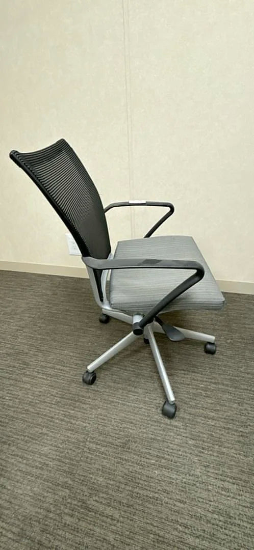 Haworth Mesh Back Meeting Chair (No Tilt)