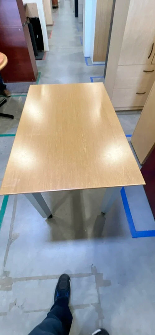 Mobile Straight Table