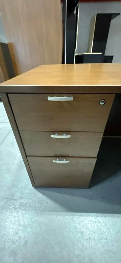 RH Bow Front U-Shape Desk w/BBF Ped (Surface Scratch)