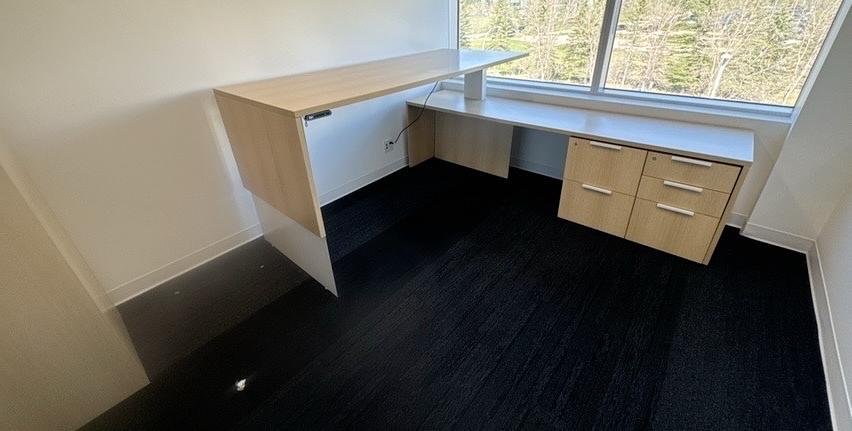 Teknion RH L-Shape Electronic Sit Stand Desk w/FF, BBF Ped