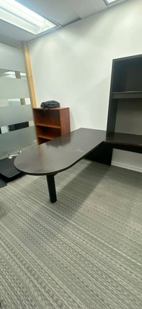 RH Bullet U-Shape Desk w/Hutch, BBF, FF Peds