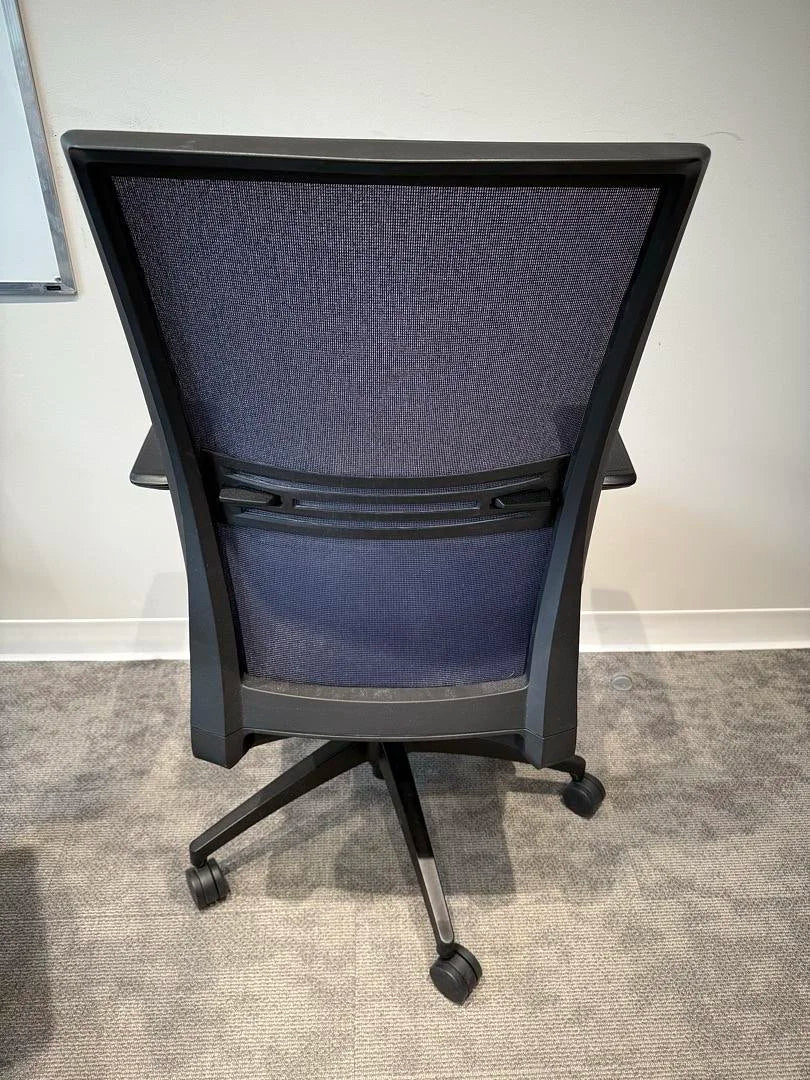 Mesh Back Meeting Chair w/Leather Seat