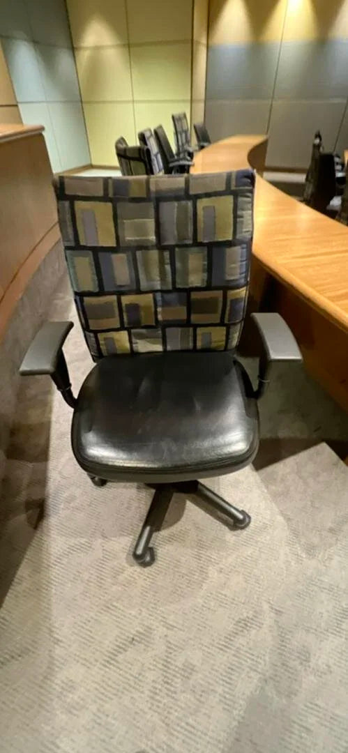 Steelcase Turnstone Fabric Meeting Chair w/Leather Seat