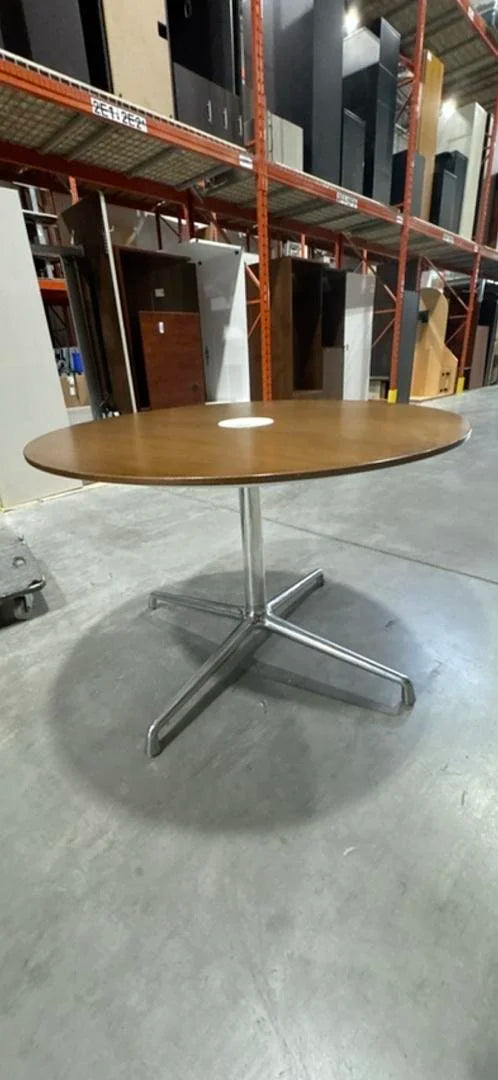 42" Round Table w/Grommet