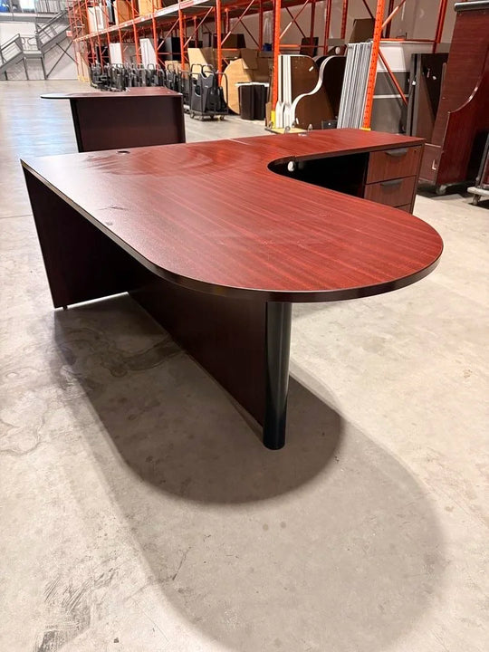 RH Bullet L-Shape Desk w/BBF Ped (Surface Scratches)