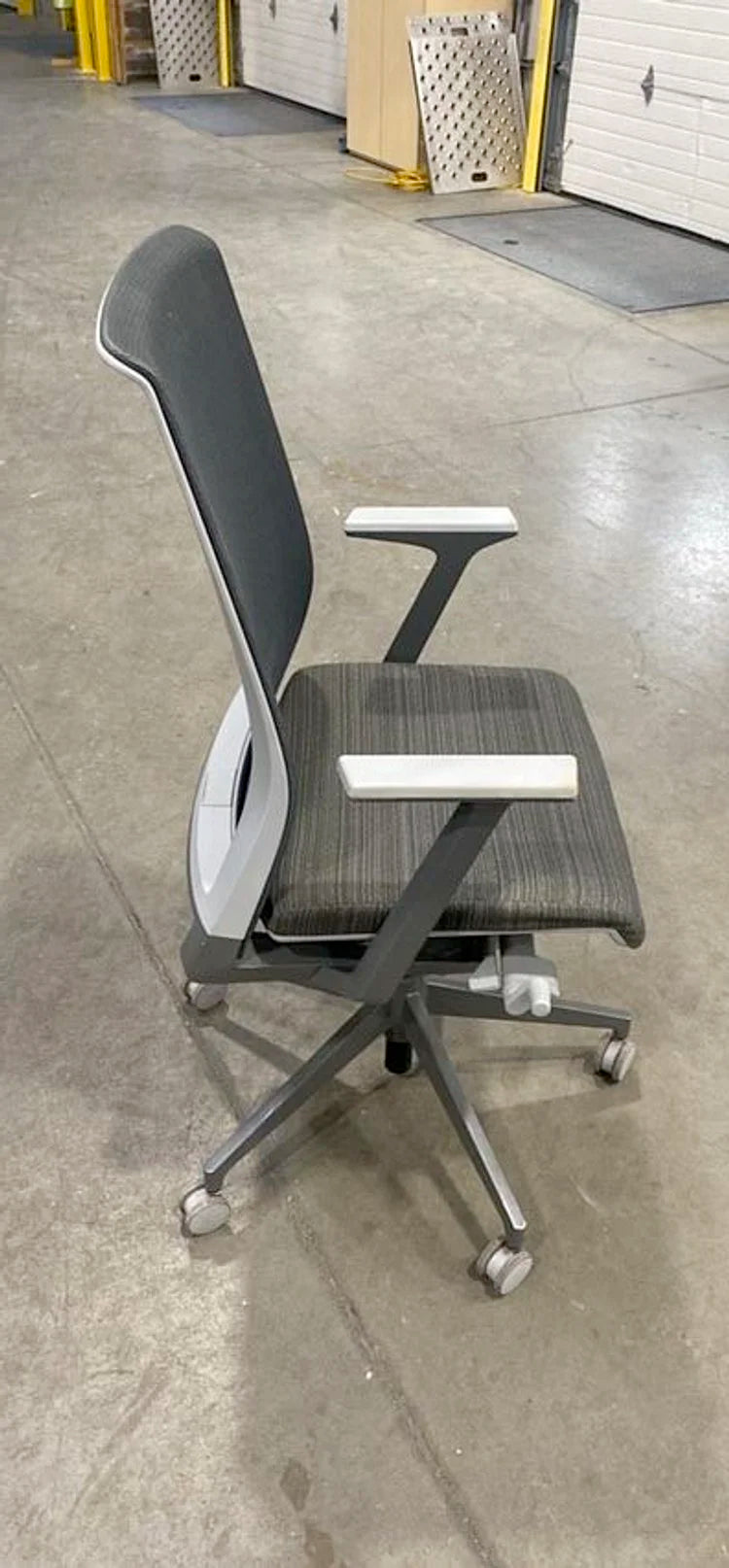 Haworth Very Meeting Chair (Various Deficiencies)