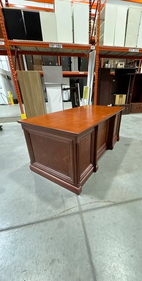 Executive Straight Desk w/2 BBF Peds
