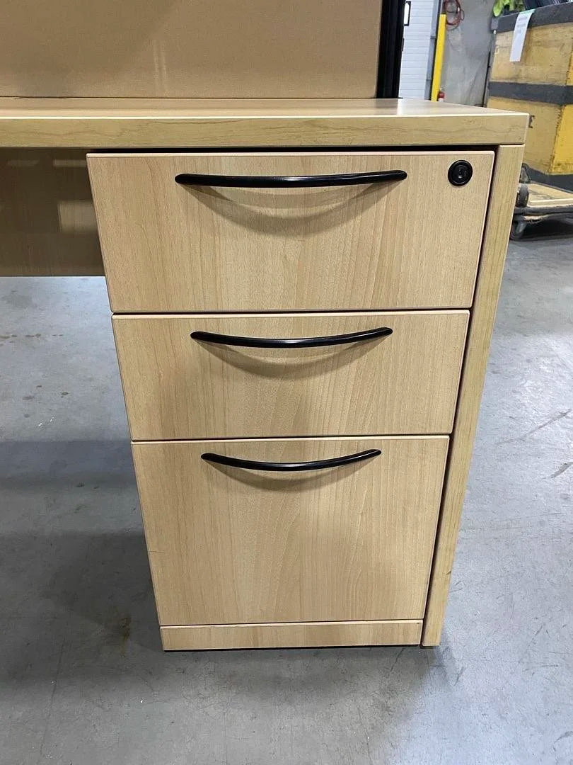 RH Bullet L-Shape Desk w/BBF Ped