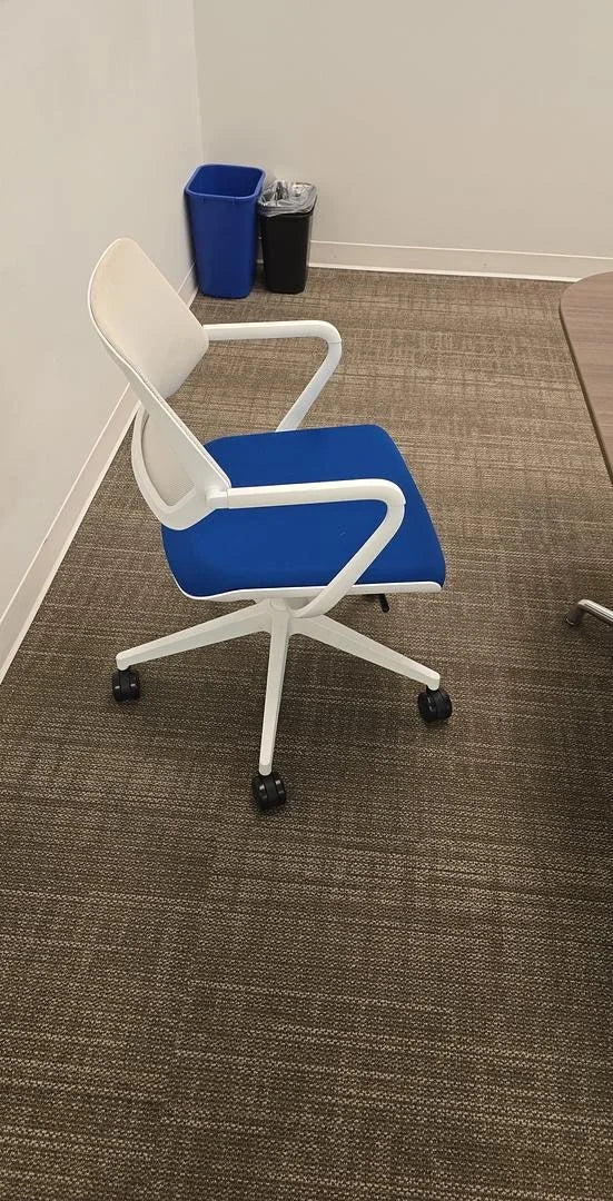 Steelcase QiVi Meeting Chair