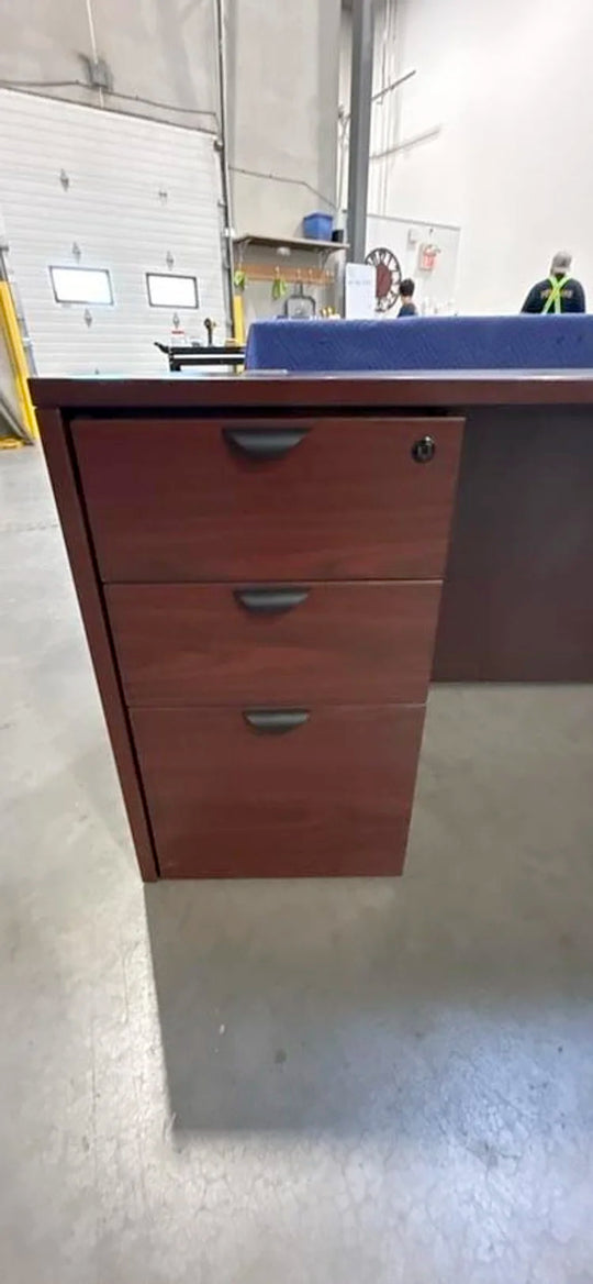 Straight Desk w/BBF Ped