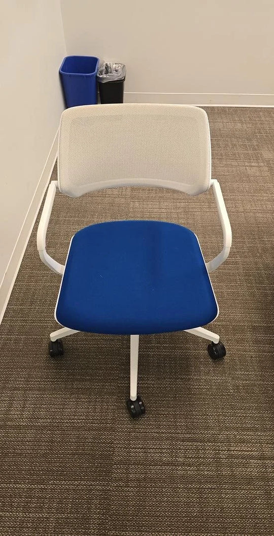 Steelcase QiVi Meeting Chair