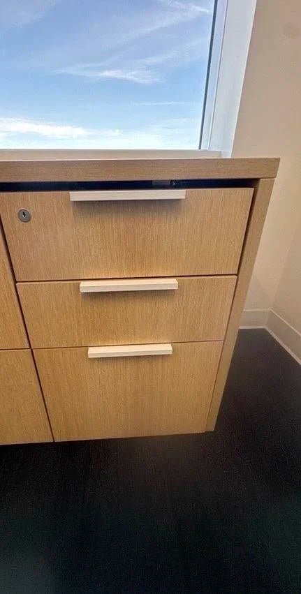 Teknion RH L-Shape Electronic Sit Stand Desk w/FF, BBF Ped