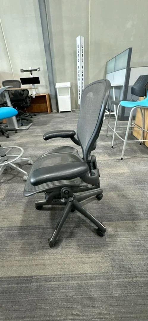Herman Miller Size B w/Lumbar Aeron Chair
