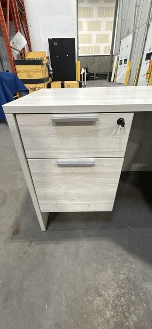 RH L-Shape Desk w/BF Ped