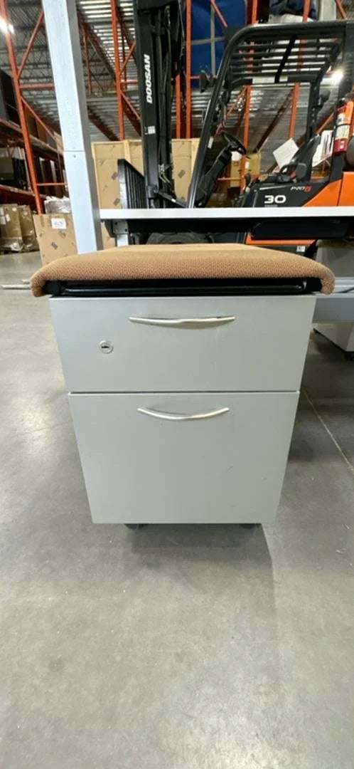 Haworth 2-Person Double Sided Electronic Sit Stand Workstation w/BF Ped