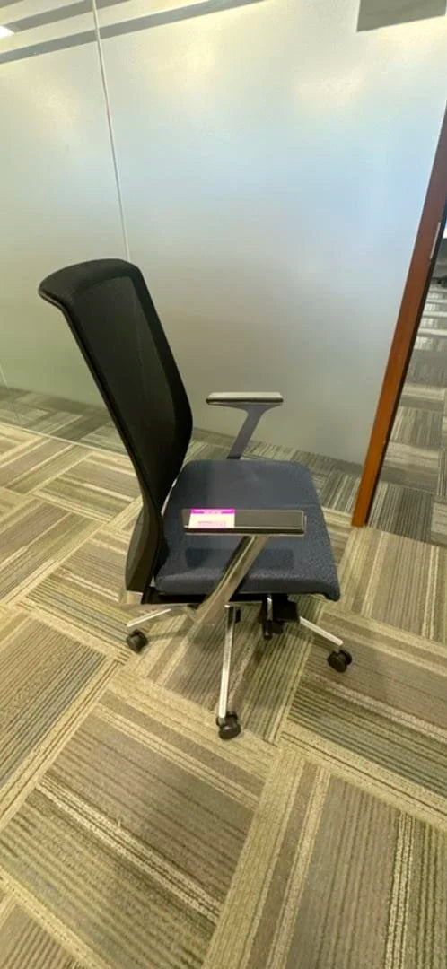 Haworth Mesh Back Meeting Chair (No Tilt)