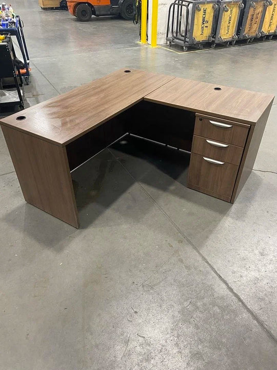 RH L-Shape Desk w/BBF Ped (Surface Scratch)