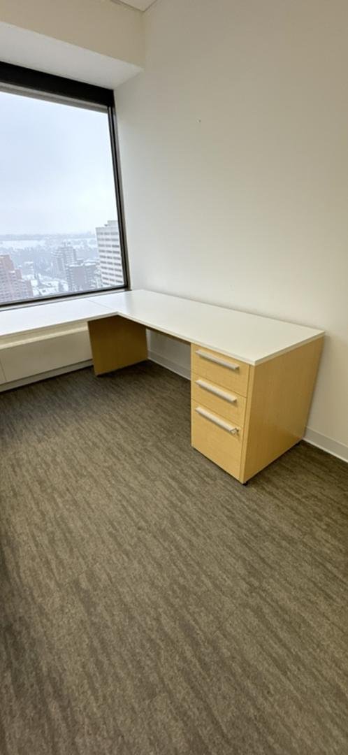 RH U-Shape Desk w/BBF Ped