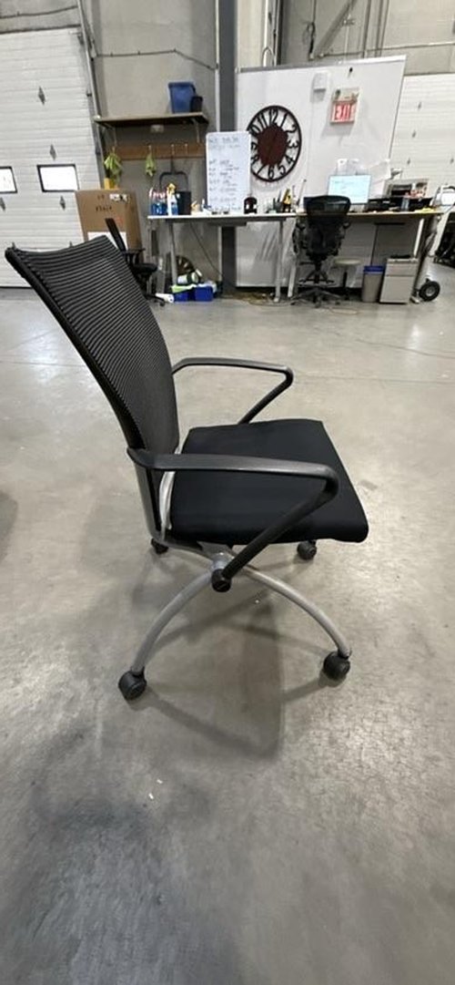 Haworth Nesting Mobile Guest Chair