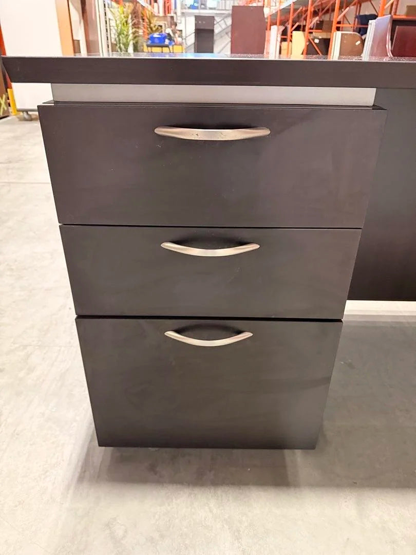 6' Straight Desk w/2 BBF Peds