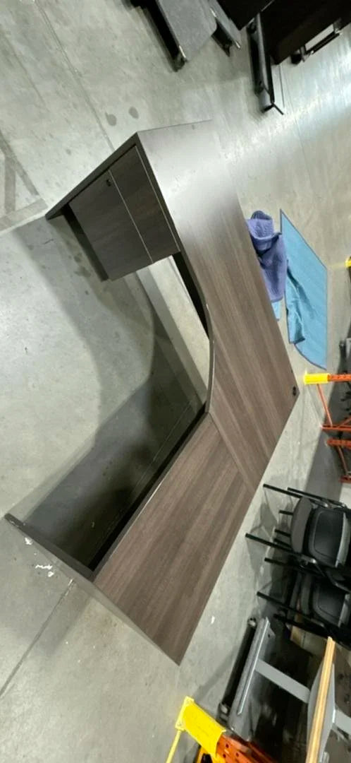 L-Shape Desk w/BF Ped (Scratches on Surface)