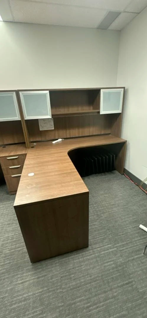 LH L-Shape Desk w/Hutch & BBF Ped (Water Damage)