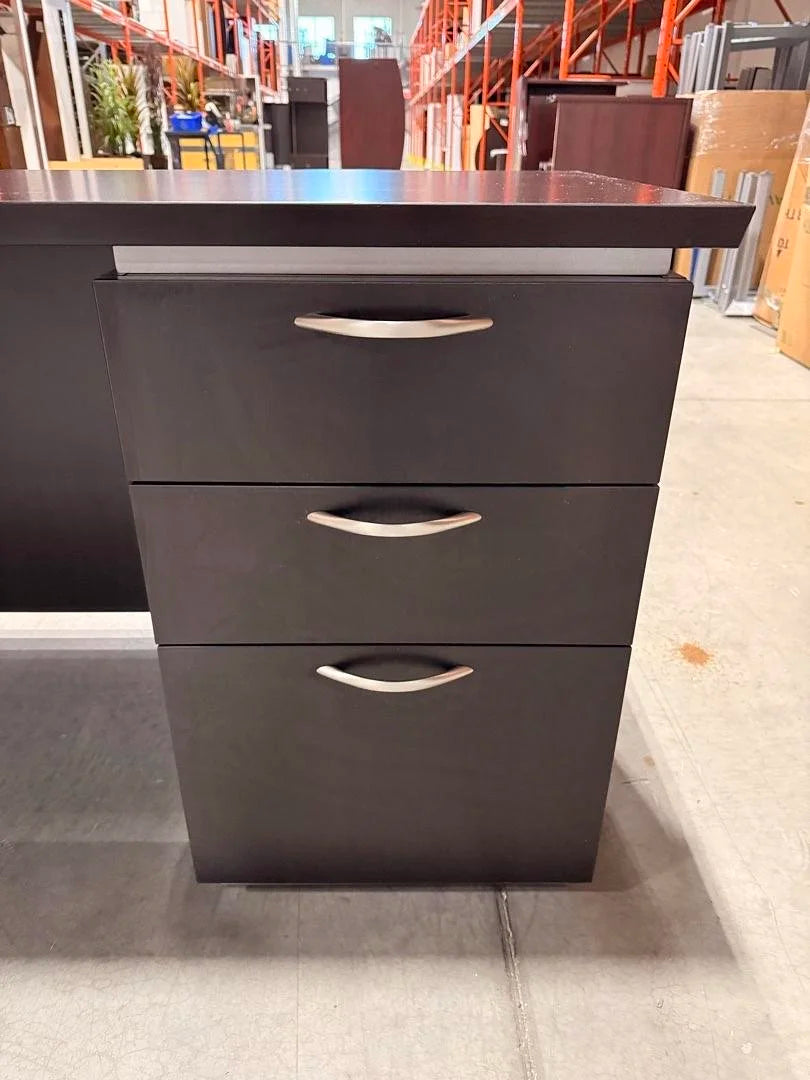 6' Straight Desk w/2 BBF Peds