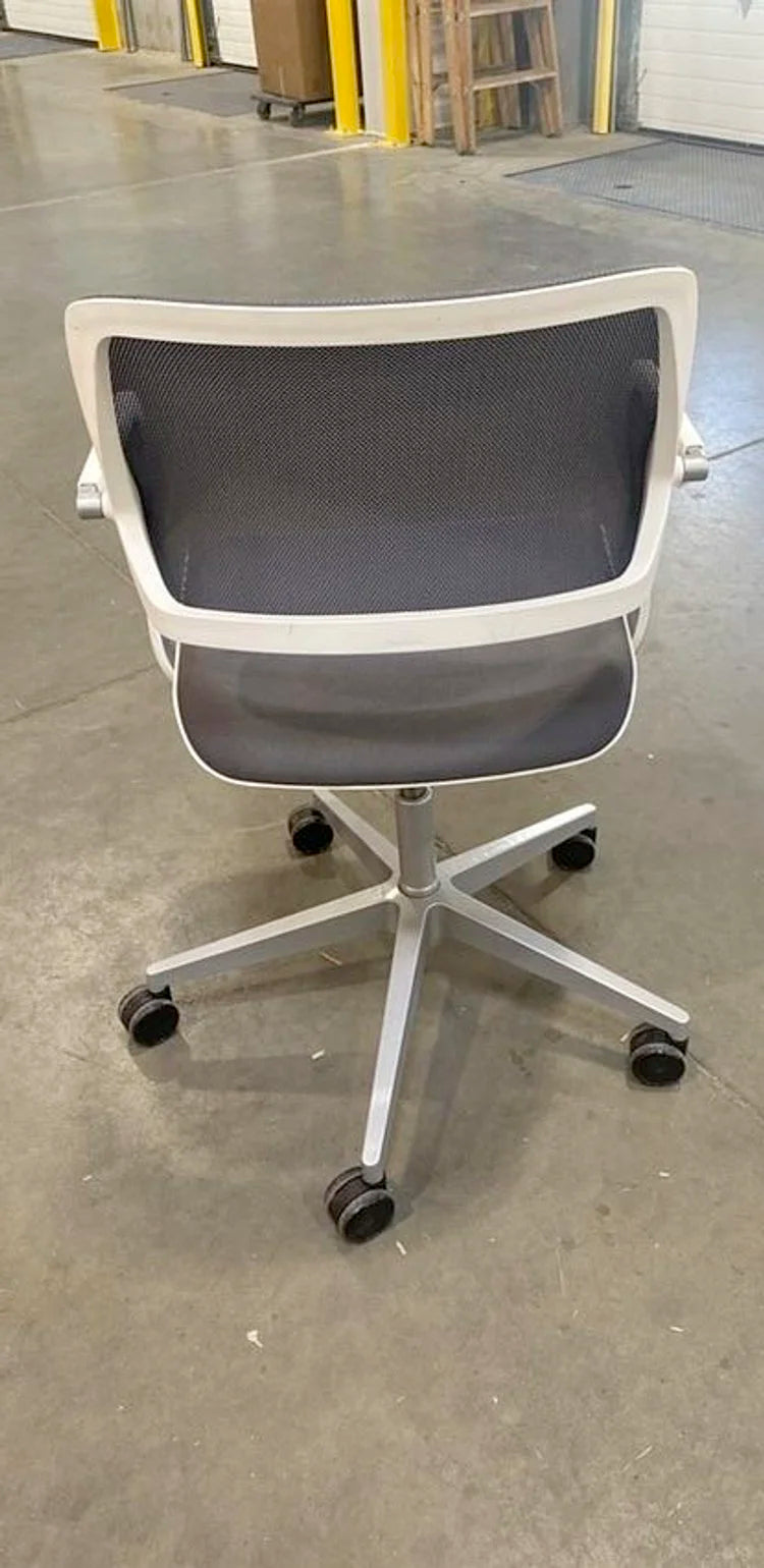 Steelcase QiVi Meeting Chair