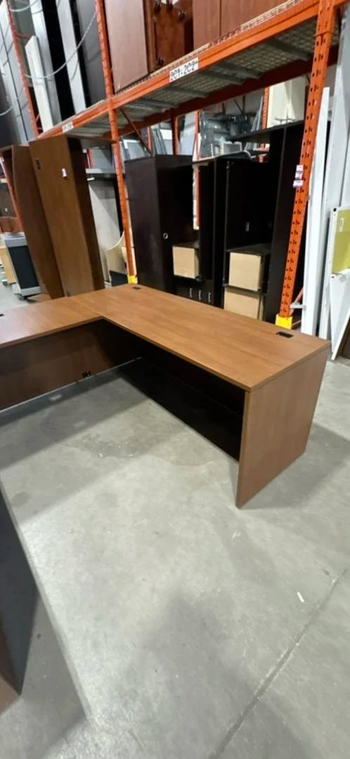 RH Bow Front U-Shape Desk w/BBF Ped (Surface Scratch)