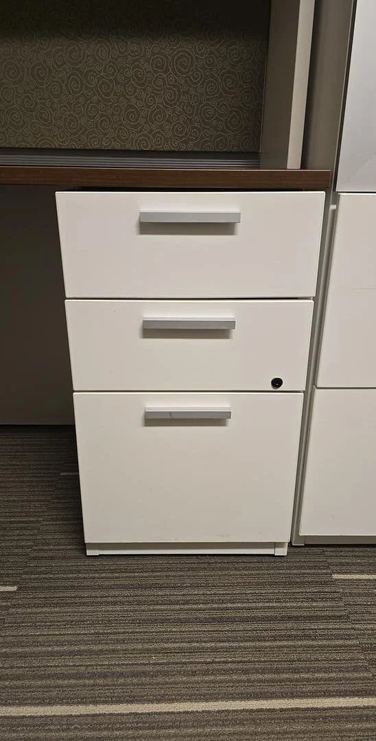 LH L-Shape Desk w/Hutch and BBF Ped