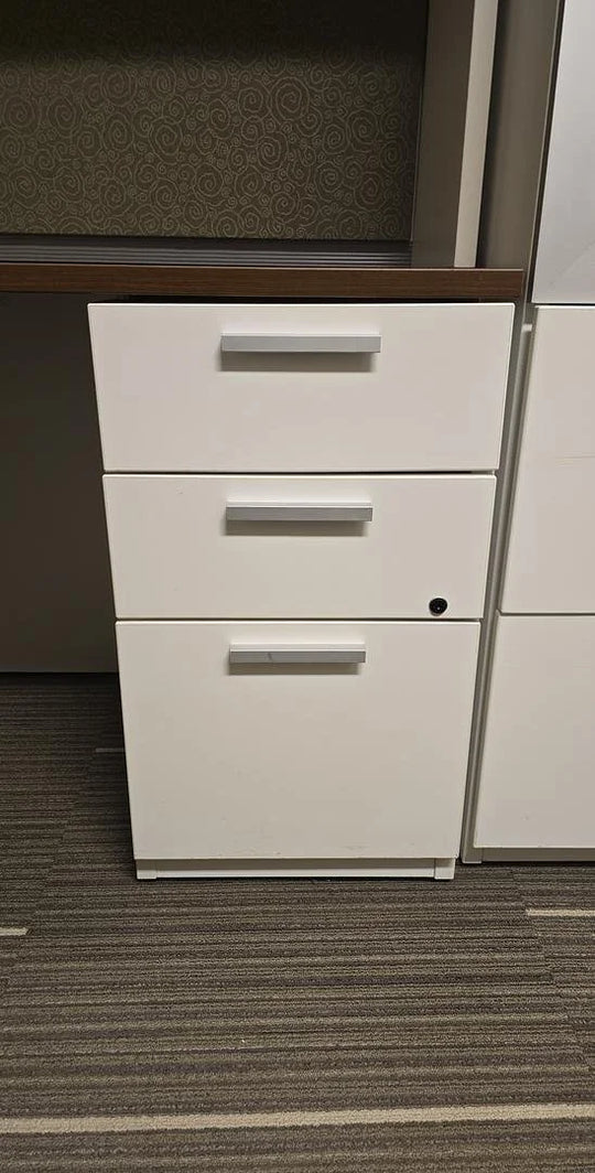 LH L-Shape Desk w/Hutch and BBF Ped