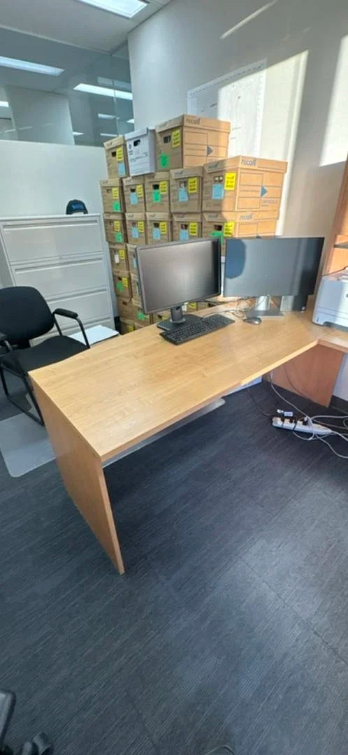 RH U-Shape Desk w/Hutch and BF Ped