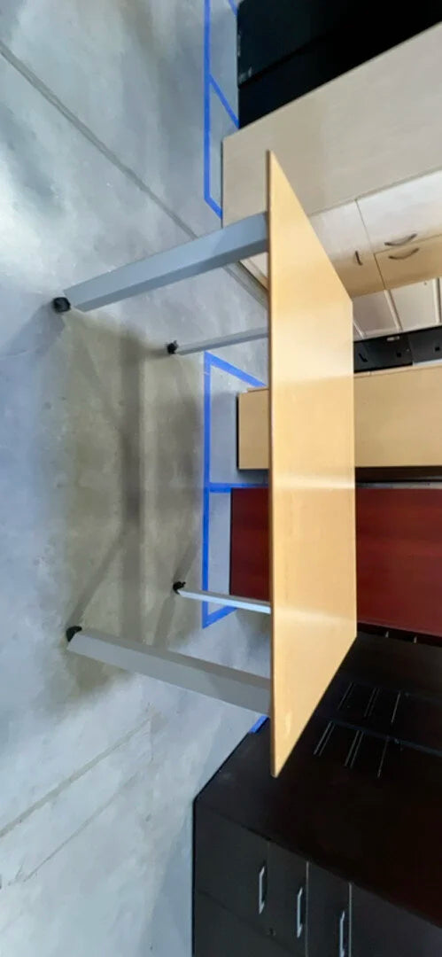 Mobile Straight Table