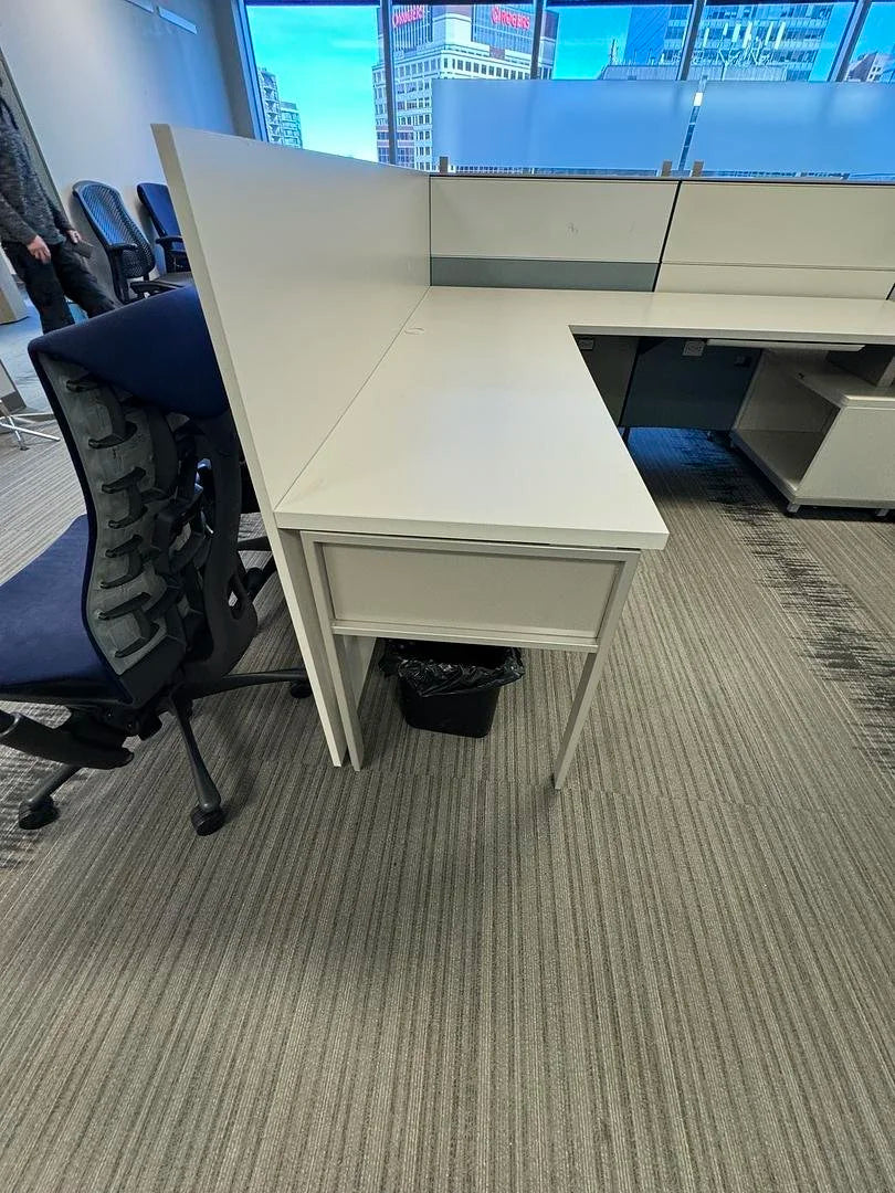 7' x 7' Herman Miller Workstation w/Glass, Stationary Tray & BF Ped
