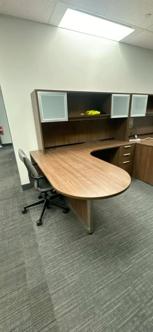 RH Bullet L-Shape Desk w/Hutch & BBF Ped (Scratches on Surface)