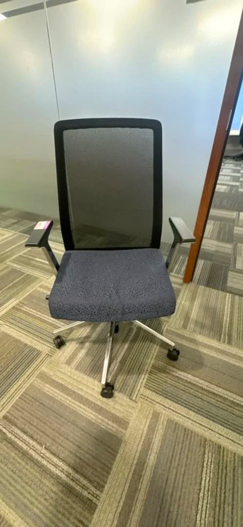 Haworth Mesh Back Meeting Chair (No Tilt)