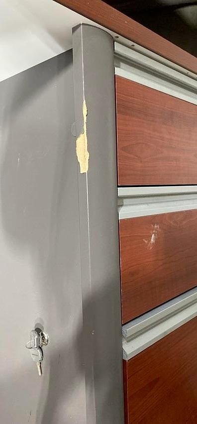 RH L-Shape Desk w/Hutch and BBF Ped (Minor Damage Interior)