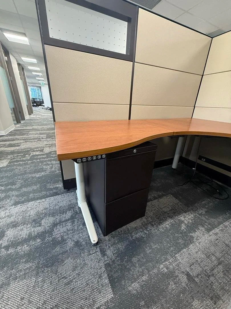 6' x 6' Teknion L-Shape Workstation w/BBF Ped