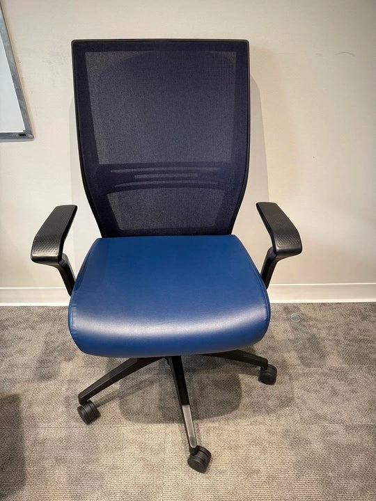 Mesh Back Meeting Chair w/Leather Seat
