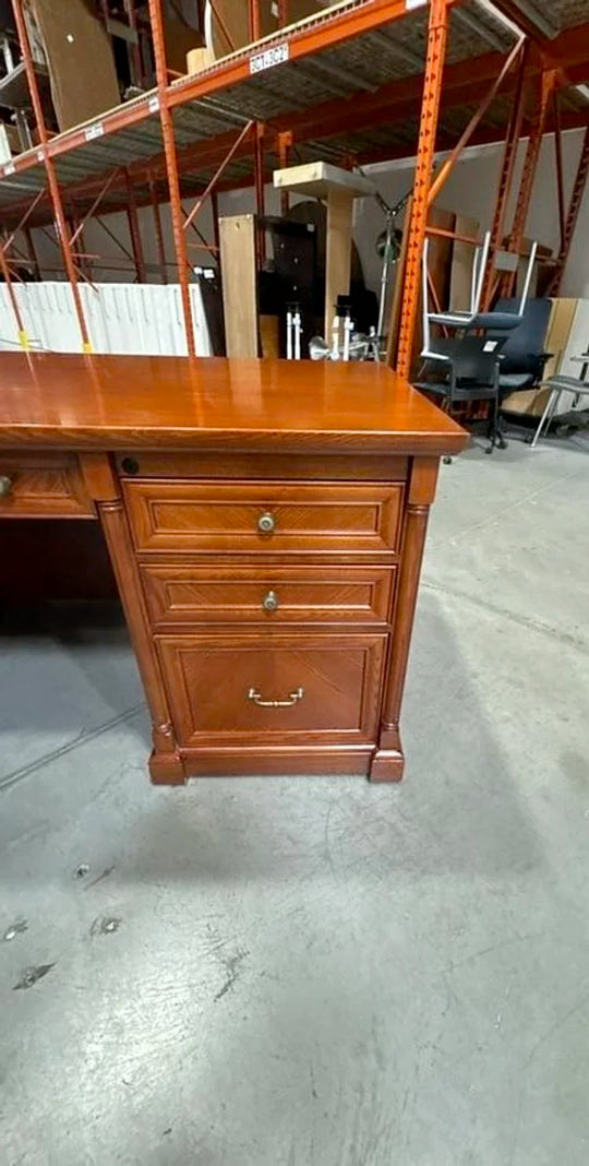 Executive Straight Desk w/2 BBF Peds