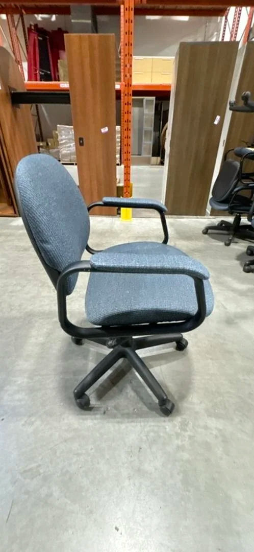 Mobile Fabric Meeting Chair