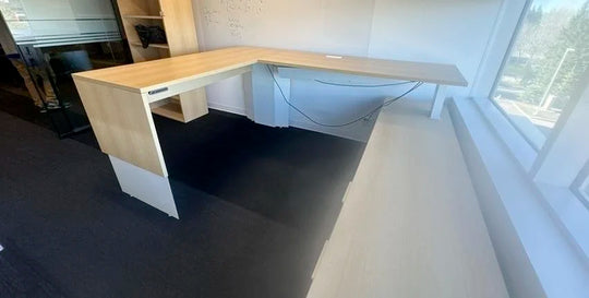 Teknion RH U-Shape Electronic Sit Stand Desk w/Shelf, FF, BBF Ped