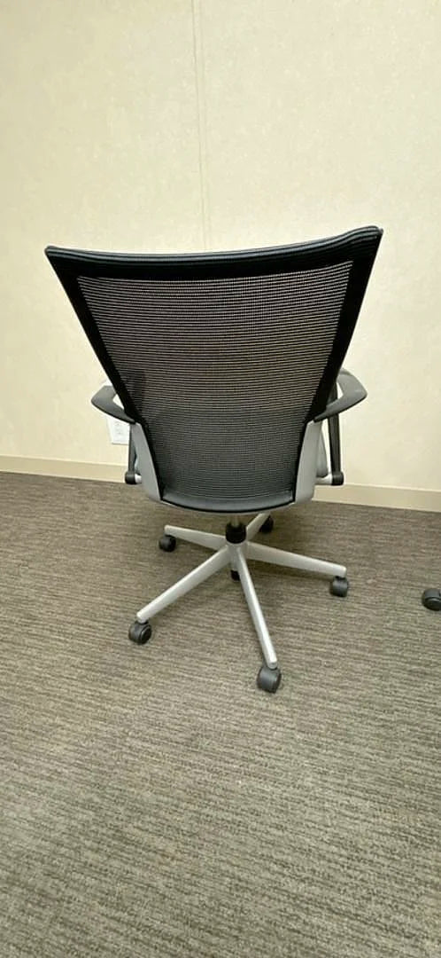 Haworth Mesh Back Meeting Chair (No Tilt)