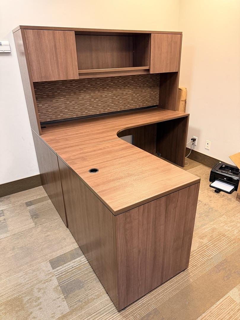 LH L-Shape Desk w/Hutch and BBF Ped (Surface Damage)
