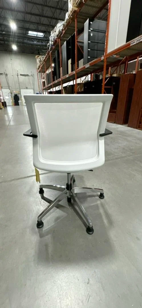 Teknion Projek Guest Chair (Set of 2)