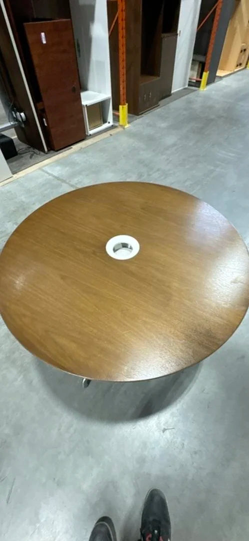42" Round Table w/Grommet