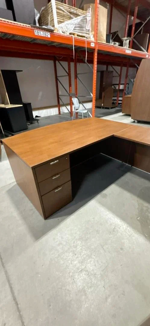 RH Bow Front U-Shape Desk w/BBF Ped (Surface Scratch)
