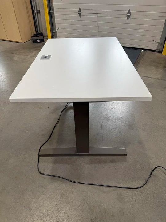 4' Teknion Electronic Sit Stand Desk
