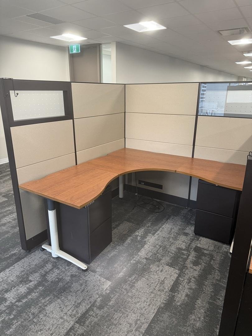 6' x 6' Teknion L-Shape Workstation w/BBF Ped
