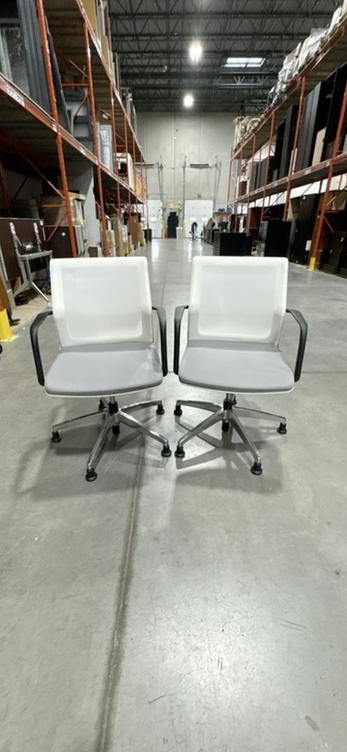 Teknion Projek Guest Chair (Set of 2)
